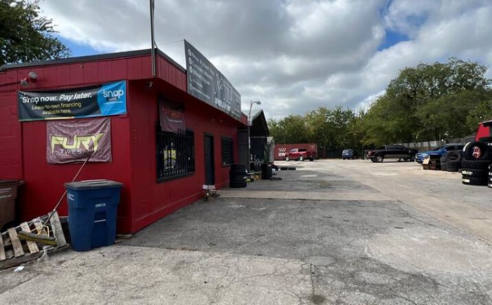 Pictures of Retail, Industrial, Special Purpose property located at 1209 West Anderson Lane, Austin, TX 78757 for lease - image #1