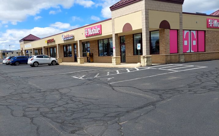 Pictures of Retail, Office property located at 825 Lexington Blvd, Fort Atkinson, WI 53538 for lease - image #1