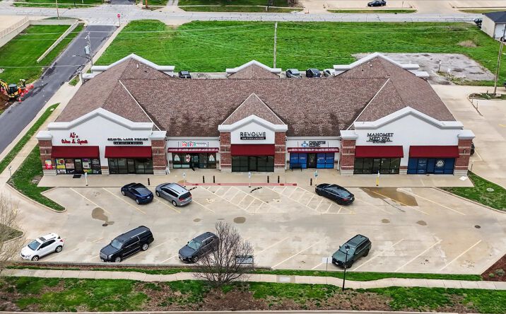 Pictures of Retail, Office property located at 604 East Main Street, Mahomet, IL 61853 for lease - image #1