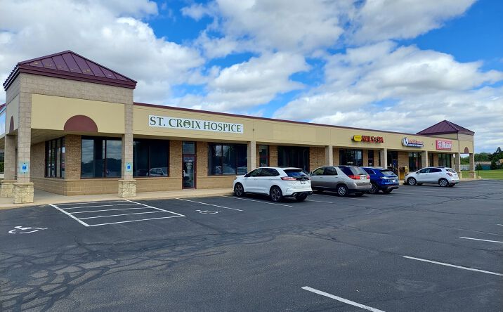 Pictures of Retail property located at Fort Plaza, Watertown, WI 53094 for lease - image #1