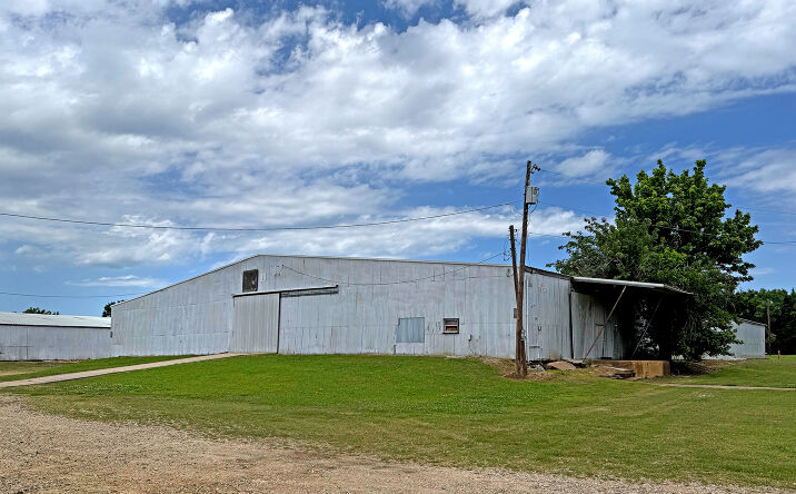 Pictures of Industrial property located at 1400 4th Street Southwest, Paris, TX 75460 for lease - image #1