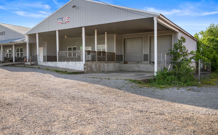 Pictures of Retail, Office, Industrial property located at 381 HIGHWAY 149 CLARKSVILLE TN 37040, CLARKSVILLE, TN 37040 for lease - image #1