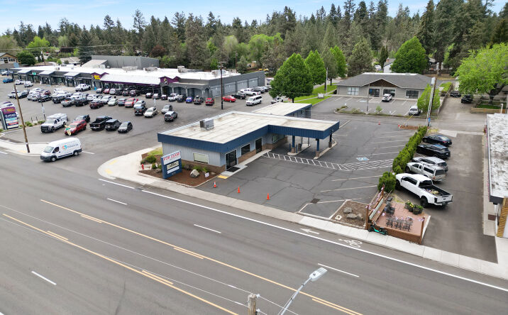 Pictures of Office property located at 671 NE GREENWOOD AVE, BEND, OR 97701-4513 for lease - image #1