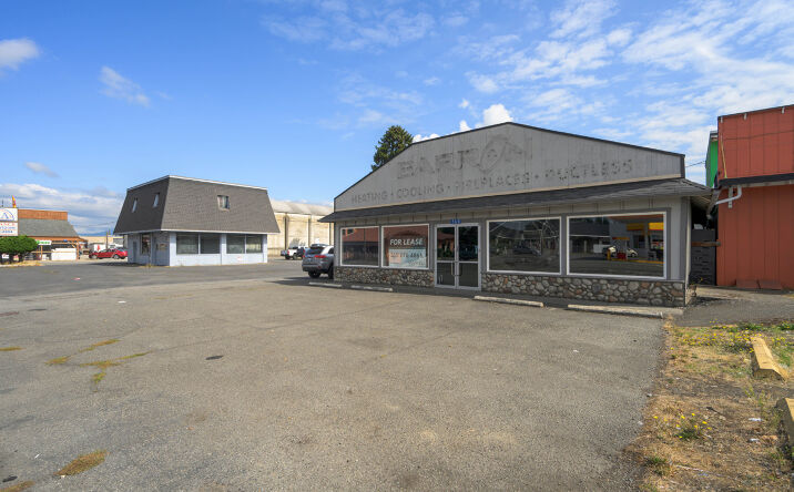 Pictures of Retail property located at 560 S Burlington Blvd, Burlington, WA 98233 for lease - image #1