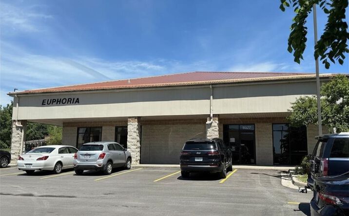 Pictures of Retail, Office property located at 8327 N Congress Avenue, Kansas City, MO 64152 for lease - image #1
