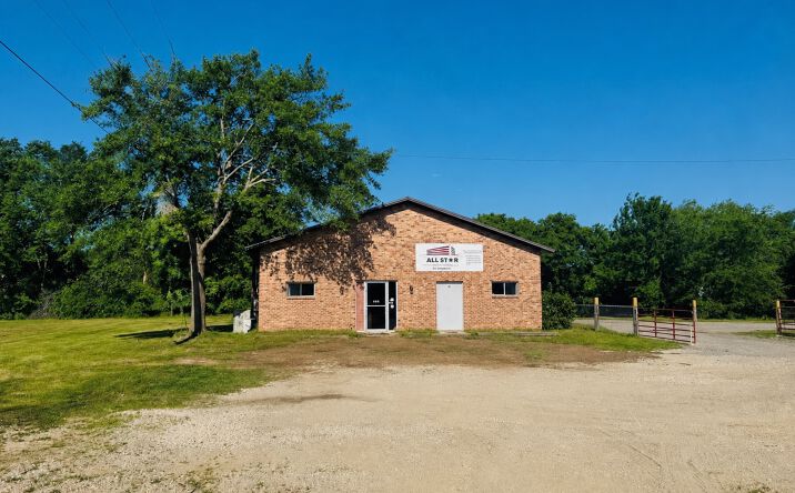 Pictures of Office, Industrial, Special Purpose property located at 300 Aspen, Van, TX 75790 for lease - image #1
