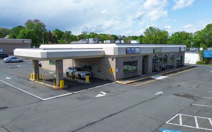 Pictures of Retail property located at 635D South Main Street, Middletown, CT 06457 for lease - image #1