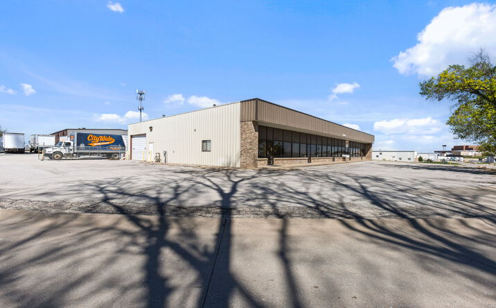 Pictures of Retail, Industrial property located at 10706 S. 147th Street, Suite B, Papillion, NE 68138 for lease - image #1