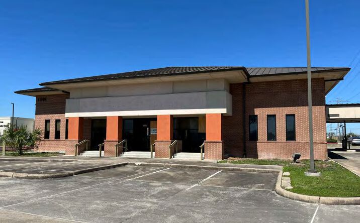Pictures of Retail property located at 11008 Bellaire Boulevard, Houston, TX 77072 for lease - image #1