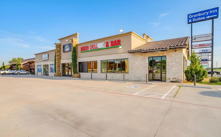 Pictures of Retail, Office, Restaurant property located at 1333 North Plaza Drive, Granbury, TX 76048 for lease - image #1