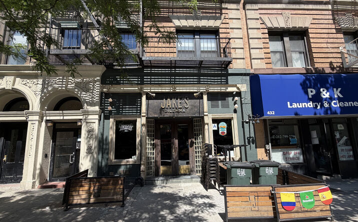 Pictures of Retail, Restaurant property located at 430 Amsterdam Avenue, New York City, NY 10024 for lease - image #1