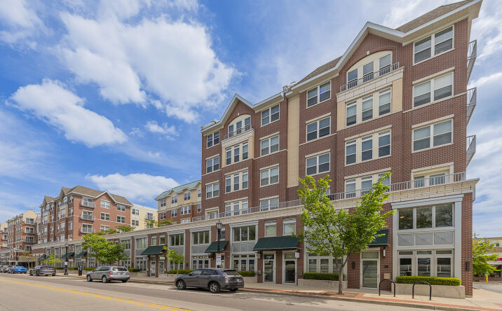 Pictures of Retail, Office, Restaurant property located at 737 Chicago Avenue, Evanston, IL 60202 for lease - image #1