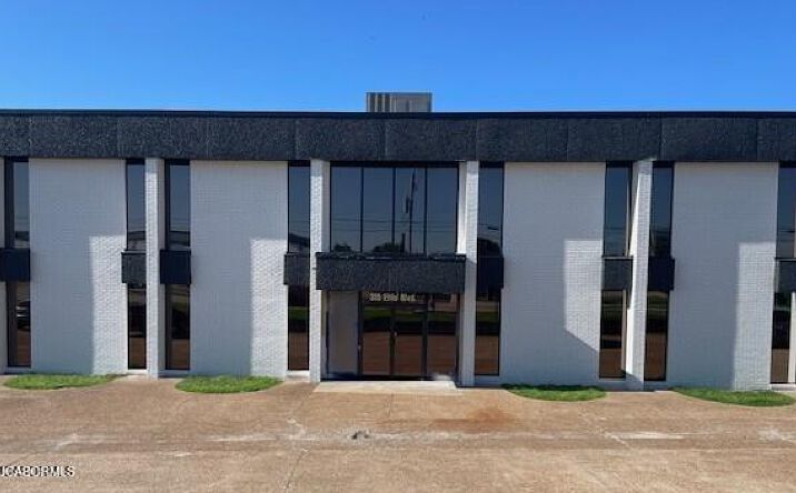 Pictures of Special Purpose property located at 315 ELLIS BOULEVARD 101, Jefferson City, MO 65101 for lease - image #1