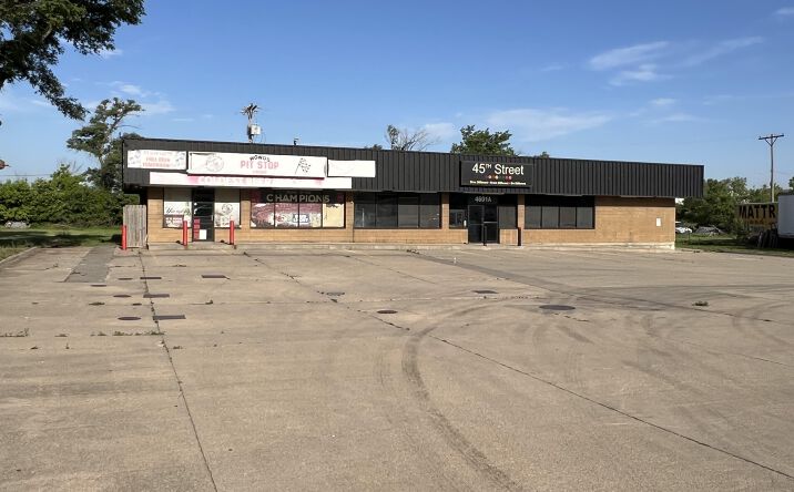 Pictures of Retail, Restaurant property located at 4601 SW TOPEKA BLVD, TOPEKA, KS 66609 for lease - image #1