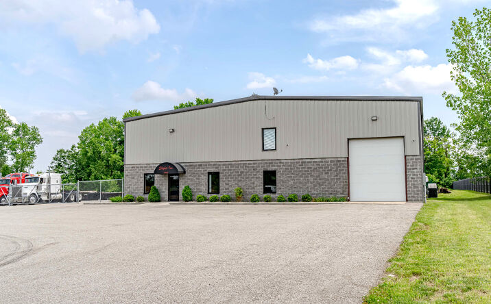 Pictures of Industrial property located at 5040 Progress Way, Sellersburg, IN 47172-1627 for lease - image #1