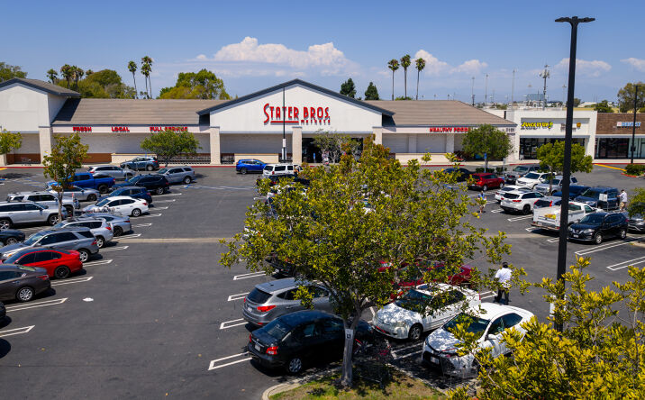 Pictures of Retail property located at 7101 Warner Avenue, Huntington Beach, CA 92647 for lease - image #1