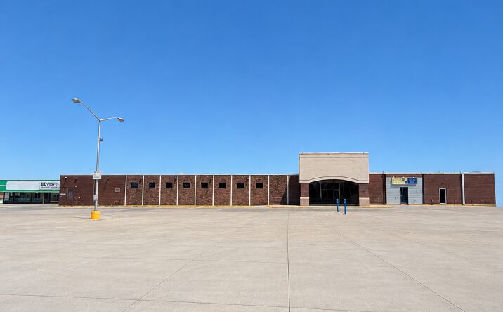 Pictures of Retail, Office property located at 1700 South Center Street, Marshalltown, IA 50158 for lease - image #1