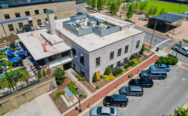 Pictures of Retail, Office, Restaurant property located at 131 Strawberry Alley, Clarksville, TN 37040 for lease - image #1