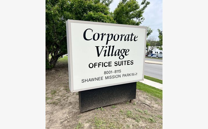 Pictures of Retail, Office property located at 8001 SHAWNEE MISSION PKWY, MERRIAM, KS 66202-2966 for lease - image #1