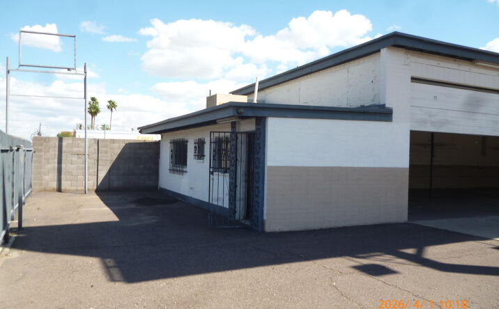 Pictures of Retail, Industrial property located at 317 North Black Canyon Highway, Phoenix, AZ 85009 for lease - image #1