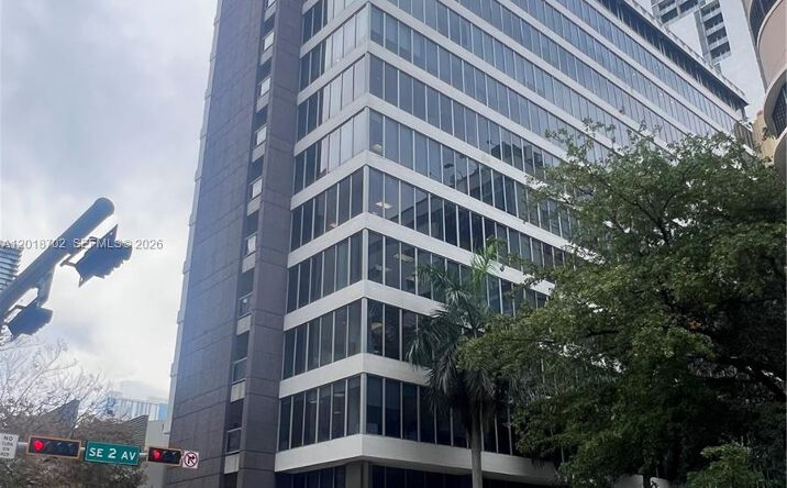Pictures of Office property located at 150 SE 2nd Ave # 208, Miami, FL 33131 for lease - image #1