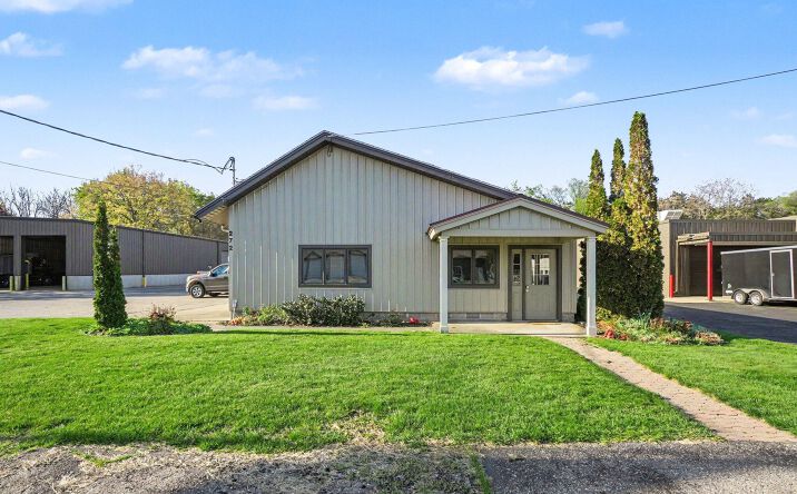 Pictures of Office, Retail property located at 272 E 26th Street 1, Holland, MI 49423 for lease - image #1