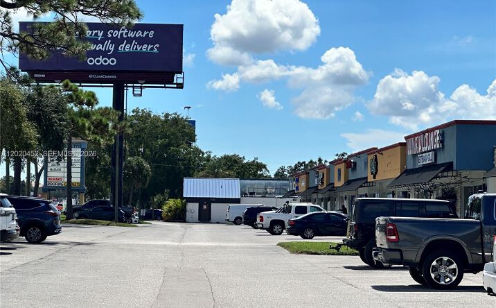 Pictures of Restaurant, Retail property located at 29168 N US HWY 19, Clearwater, FL 33761 for lease - image #1