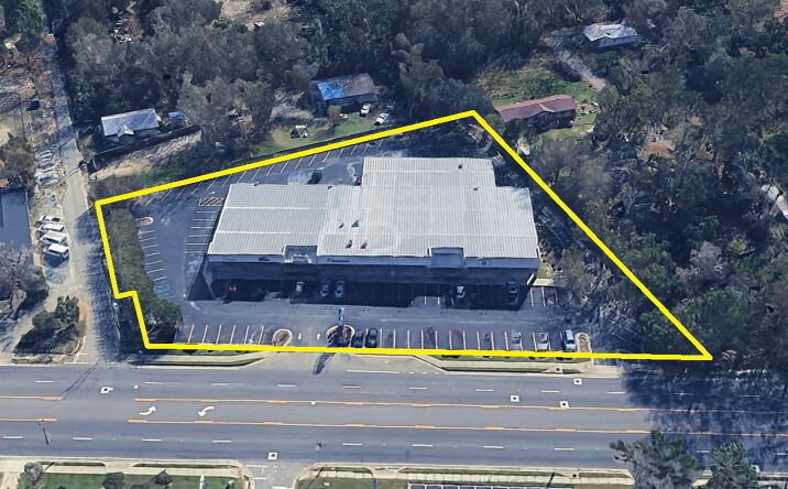 Pictures of Retail property located at 1407 West Hill Avenue, Valdosta, GA 31601 for lease - image #1