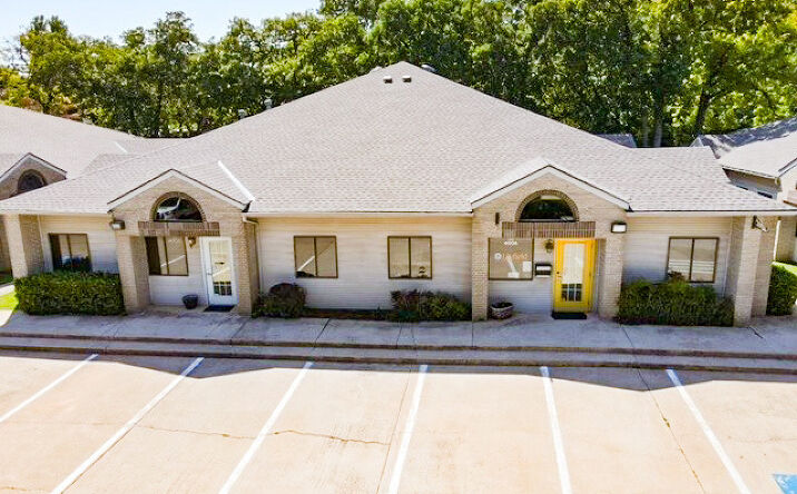 Pictures of Office property located at 501 E 15th St, Building 400, Edmond, OK 73013 for lease - image #1