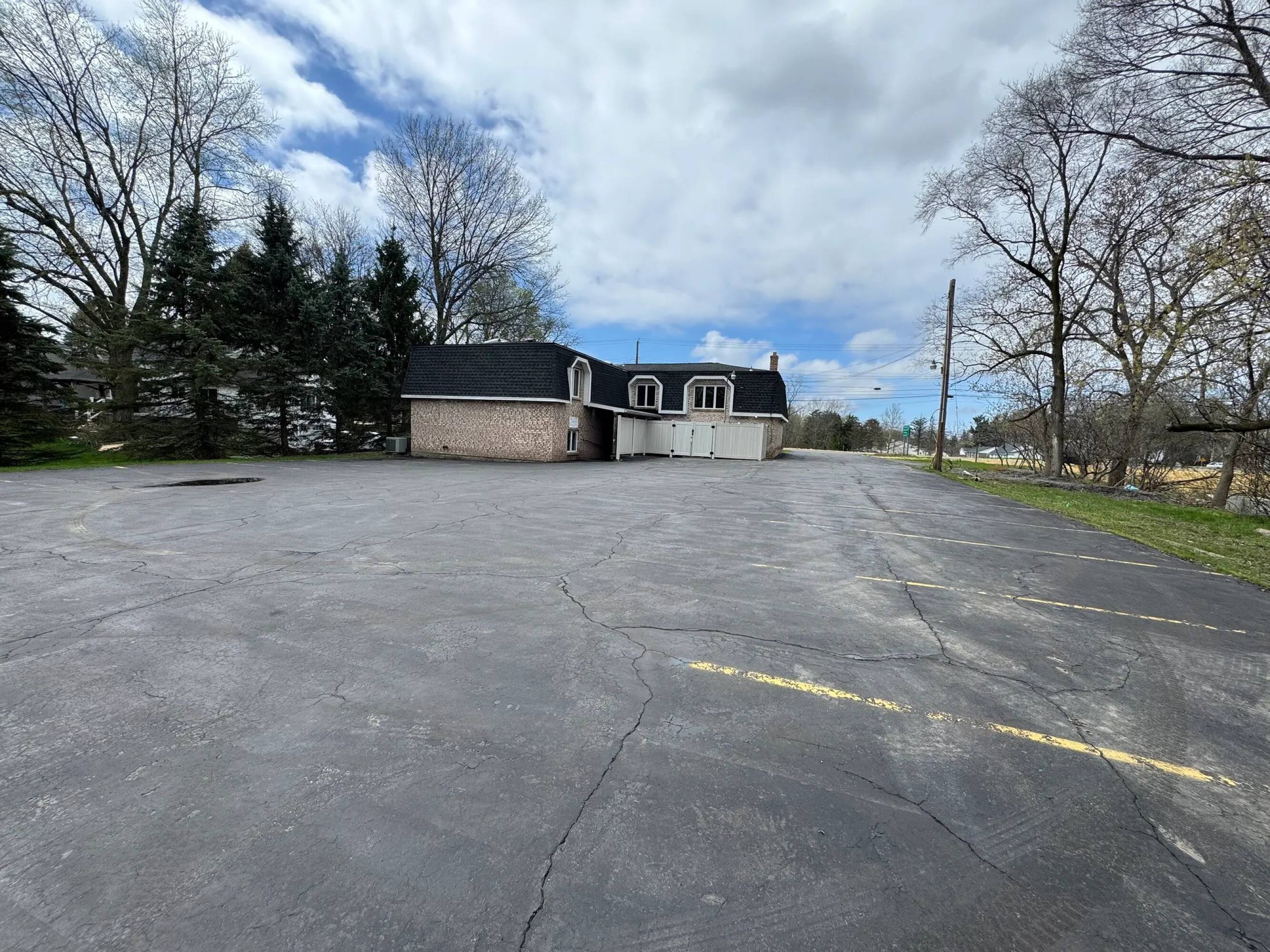 721 Union Rd, West Seneca, NY 14224