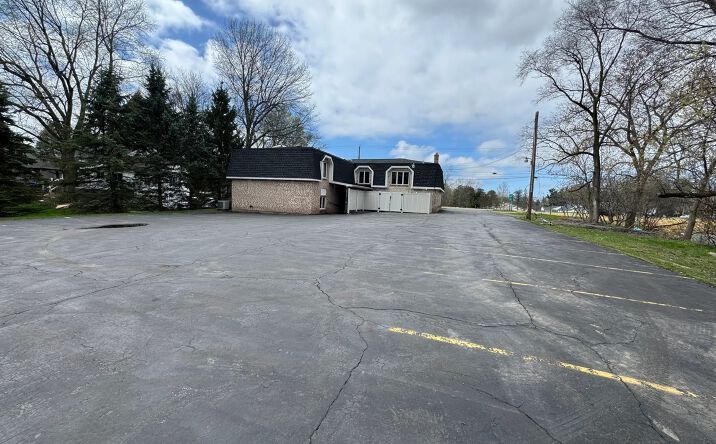 Pictures of Office property located at 721 Union Rd, West Seneca, NY 14224 for lease - image #1