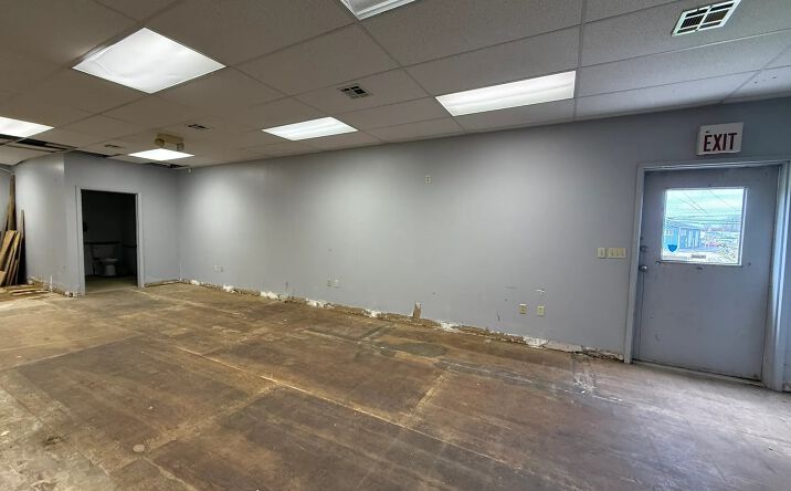 Pictures of Office property located at 3477 Hyde Park Blvd, Niagara Falls, NY 14305 for lease - image #1