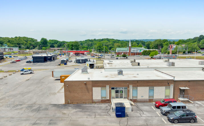 Pictures of Retail, Industrial property located at 4860 HIXSON PIKE, HIXSON, TN 37343-4873 for lease - image #1