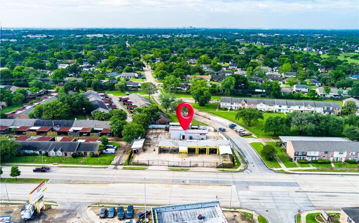 Pictures of Retail, Industrial property located at 11361 Beechnut Street, Houston, TX 77072 for lease - image #1