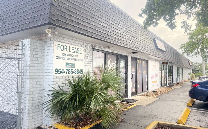Pictures of Retail, Office, Restaurant property located at 1551-1567 North Dixie Highway, Pompano Beach, FL 33060 for lease - image #1