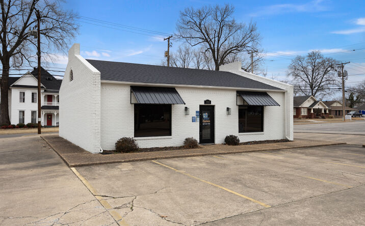 Pictures of Special Purpose property located at 902 West Main Street, Russellville, AR 72801 for lease - image #1