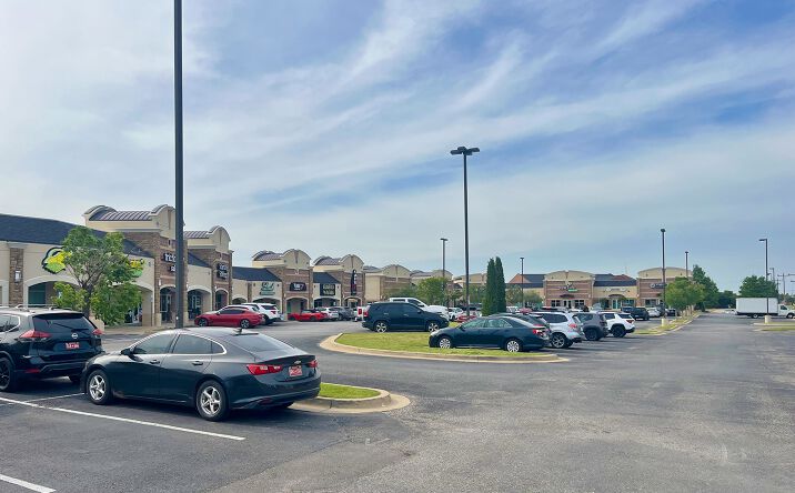Pictures of Retail property located at 14101 North May Avenue, Oklahoma City, OK 73134 for lease - image #1
