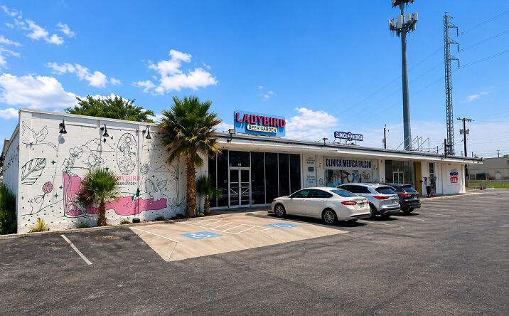 Pictures of Retail property located at 445 West Hildebrand Avenue, San Antonio, TX 78212 for lease - image #1