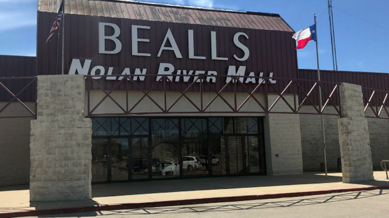 1663 W Henderson Street Cleburne Tx 76033 Retail Space For Lease Nolan River Mall