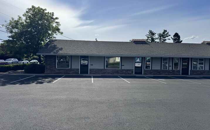 Pictures of Office property located at 401 Crater Lake Avenue, Medford, OR 97504 for lease - image #1