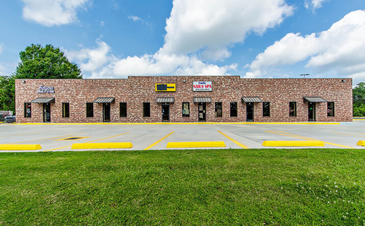 Pictures of Retail property located at 1615 St Mary St Suite E, Thibodaux, LA 70301 for lease - image #1