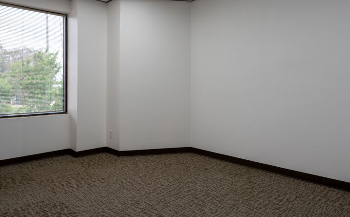 Pictures of Retail property located at 3434 Truxtun Ave, Bakersfield, CA 93309 for lease - image #1