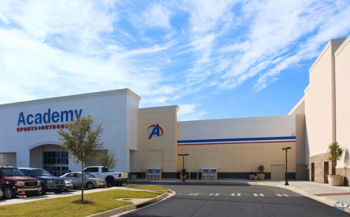 Pictures of Retail property located at 7171 N Davis Hwy, Pensacola, FL 32504 for lease - image #1