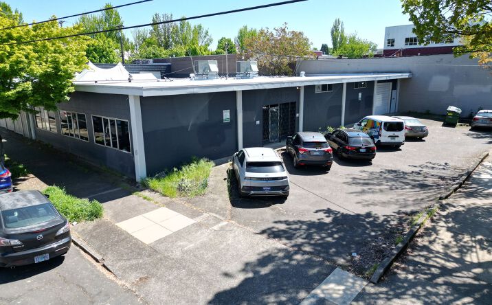 Pictures of Retail property located at 1132 SE Salmon St, Portland, OR 97214 for lease - image #1