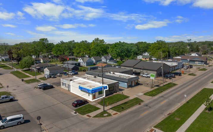 Pictures of Retail, Office property located at 2101 FALLS AVE, WATERLOO, IA 50701 for lease - image #1