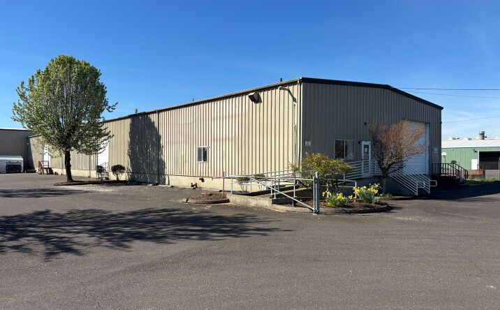 Pictures of Industrial property located at 250 SE Booth Bend Rd, McMinnville, OR 97128 for lease - image #1