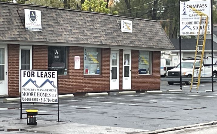 Pictures of Office property located at 3011 TREMAINSVILLE RD, TOLEDO, OH 43613-1944 for lease - image #1