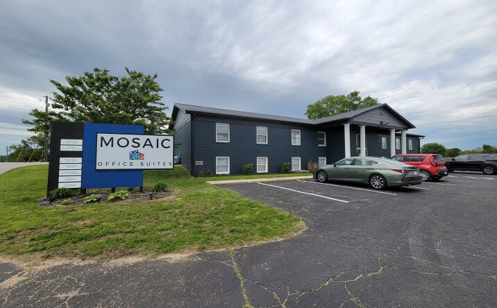 Pictures of Retail, Office property located at 1839 ROBIN RD, MARTINSVILLE, IN 46151-3040 for lease - image #1