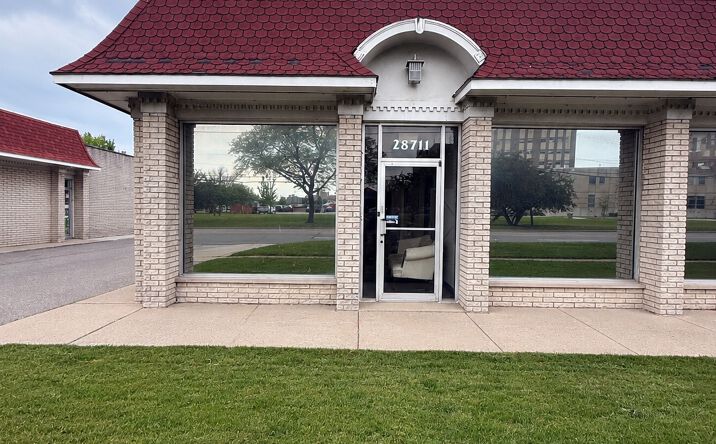 Pictures of Retail, Office property located at 28711 HOOVER RD, WARREN, MI 48093-4152 for lease - image #1