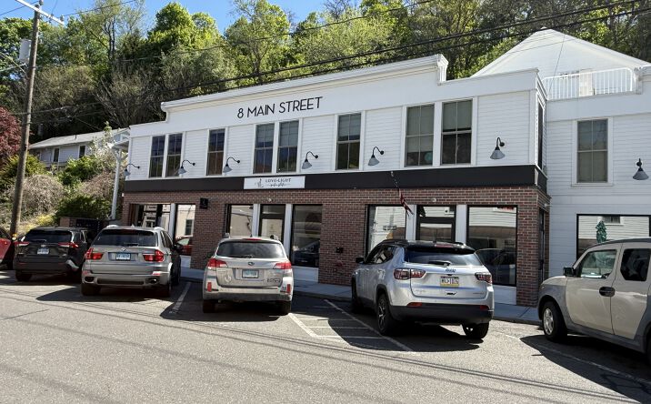 Pictures of Retail, Restaurant property located at 8 MAIN ST, REDDING, CT 06896-3259 for lease - image #1